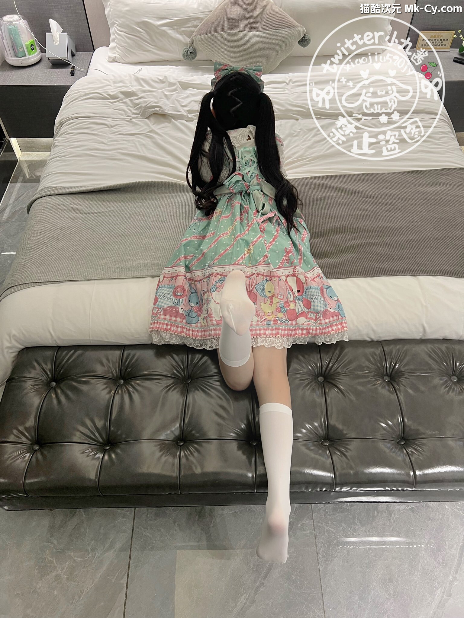 最新网红瓜曝光，抖音二次元卡哇伊可盐可甜高颜美少女【小九酱】露脸定制私拍，美鲍美菊道具自慰啪啪呻吟销魂，撸点很高