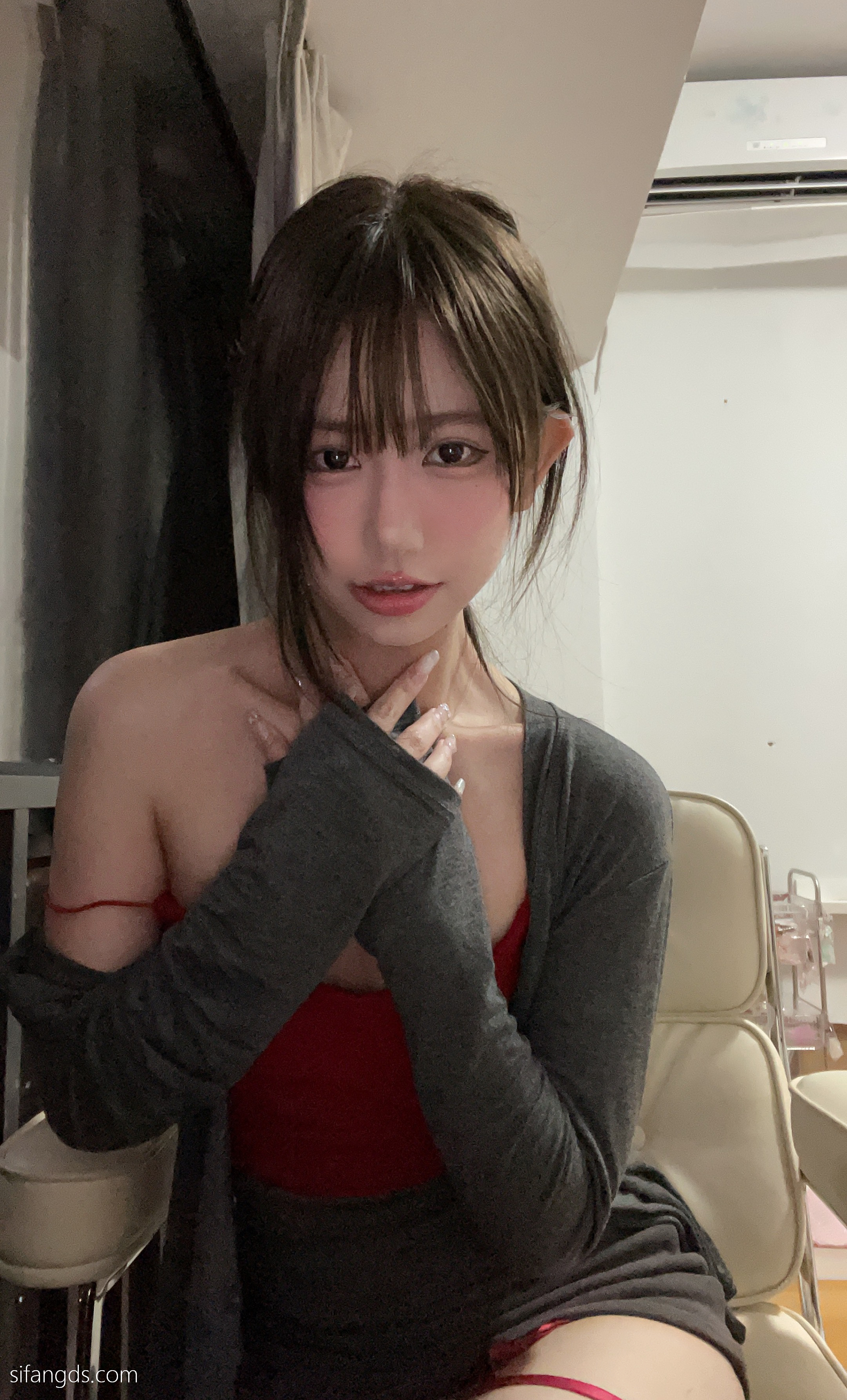 抖音反差女神『宥子oct9』最新定制道具自慰，风骚气质高挑身材男人看了就想侵犯穷人女神富人玩物精盆
