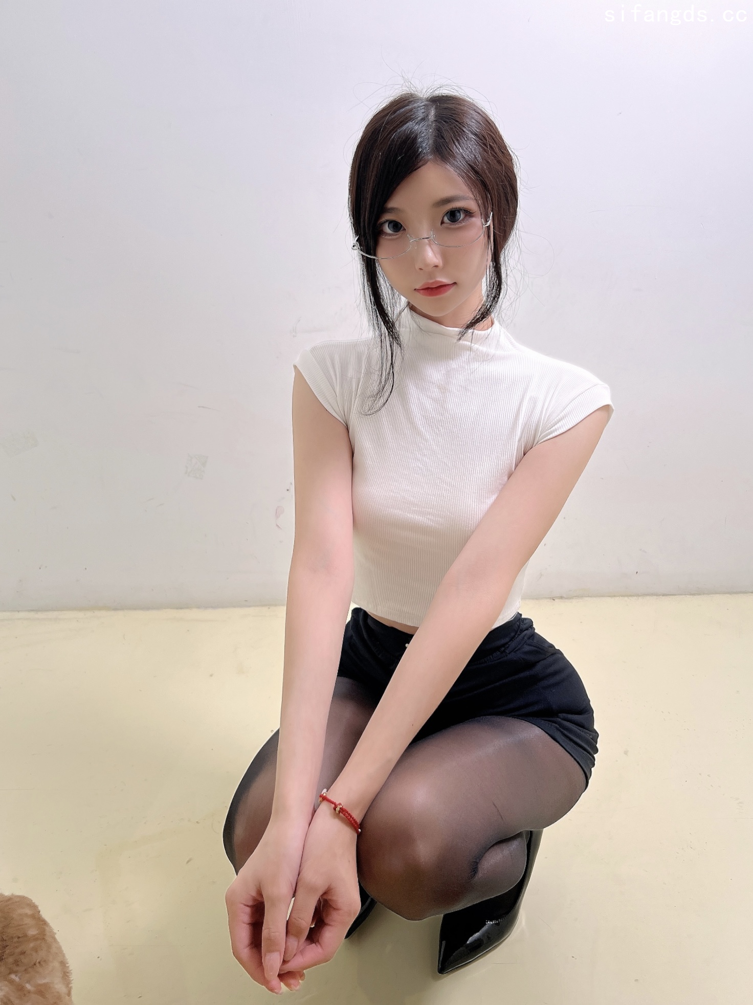 抖音百万网红【陈妮妮】极品美臀微密圈VIP视图诱惑的秘书