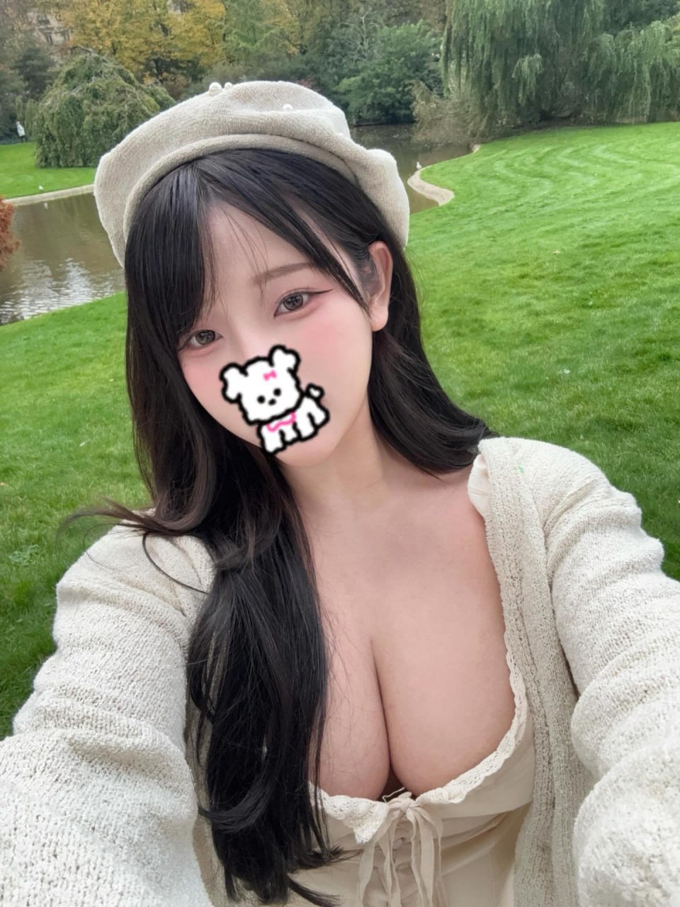 極品巨乳學生妹 三點粉嫩的極品身材 這奶子比我腦袋都大 白虎嫩穴淫水被操的噴一地