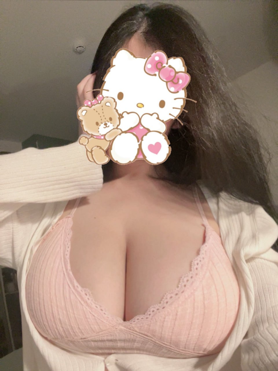 極品巨乳學生妹 三點粉嫩的極品身材 這奶子比我腦袋都大 白虎嫩穴淫水被操的噴一地