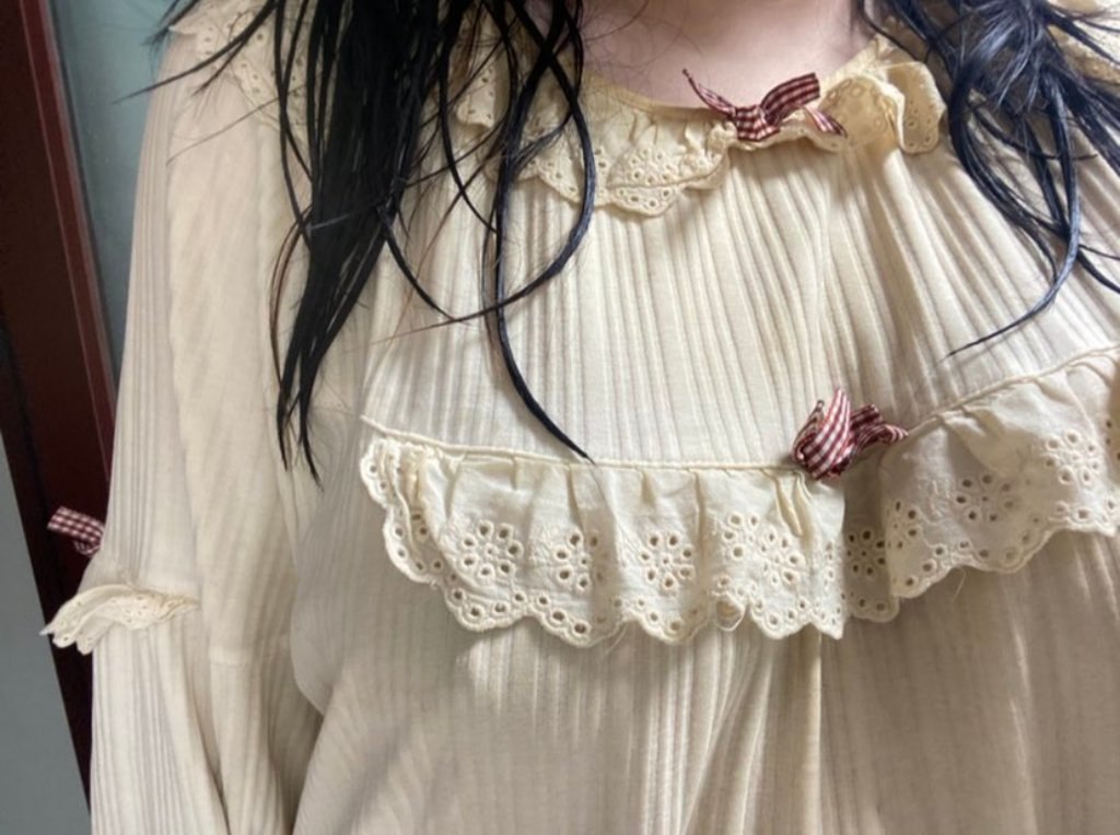 極品巨乳學生妹 三點粉嫩的極品身材 這奶子比我腦袋都大 白虎嫩穴淫水被操的噴一地