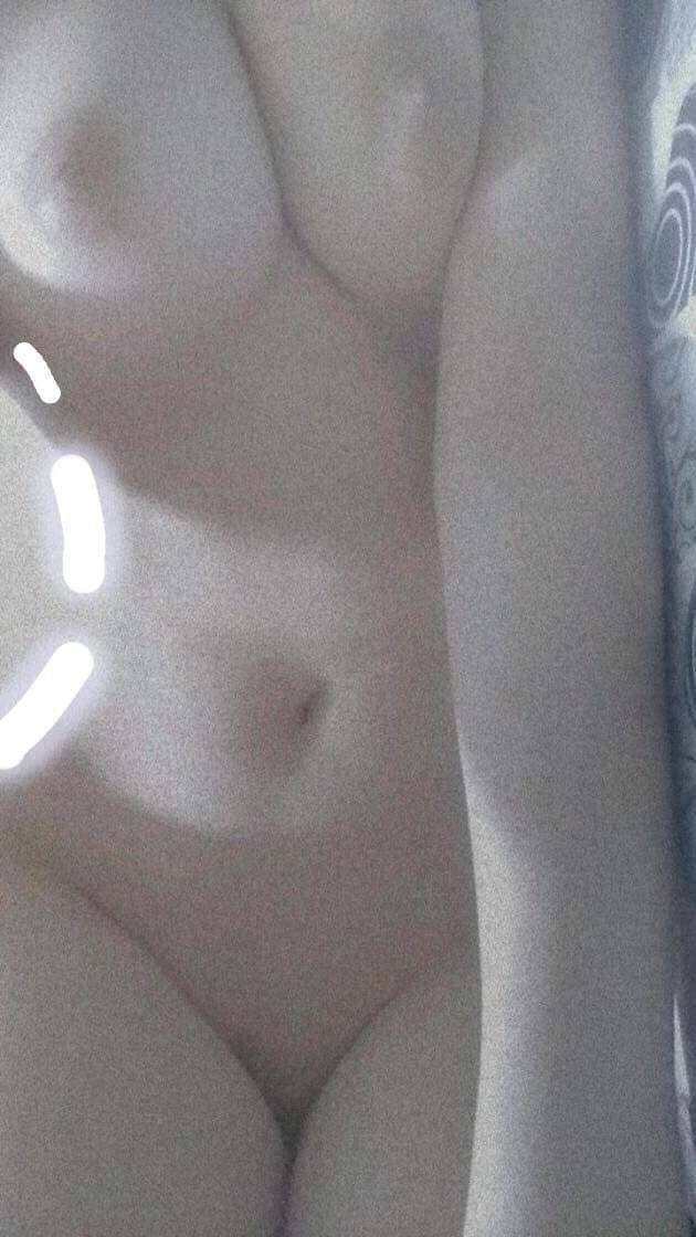 極品巨乳學生妹 三點粉嫩的極品身材 這奶子比我腦袋都大 白虎嫩穴淫水被操的噴一地