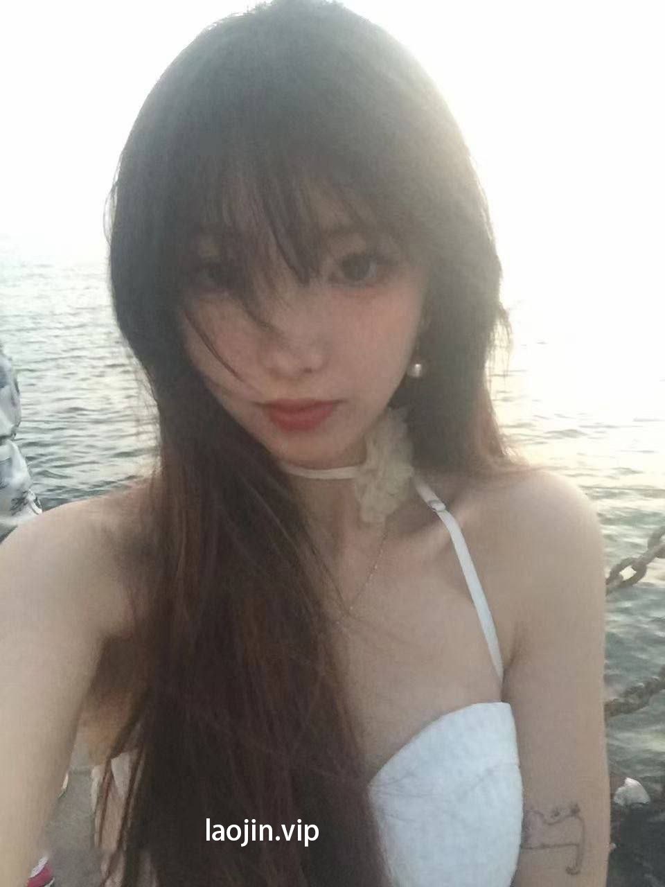 2025年6月最新，【原档泄密】，极品女大学生校花，第一视角性爱，很有代入感！内容主打真实露脸，雪白肌肤，粉嫩鲍鱼无套