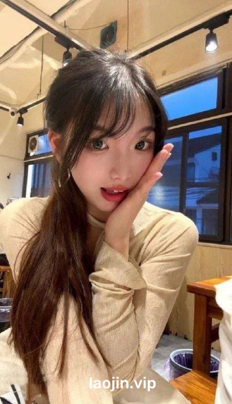 2025年6月最新，【原档泄密】，极品女大学生校花，第一视角性爱，很有代入感！内容主打真实露脸，雪白肌肤，粉嫩鲍鱼无套