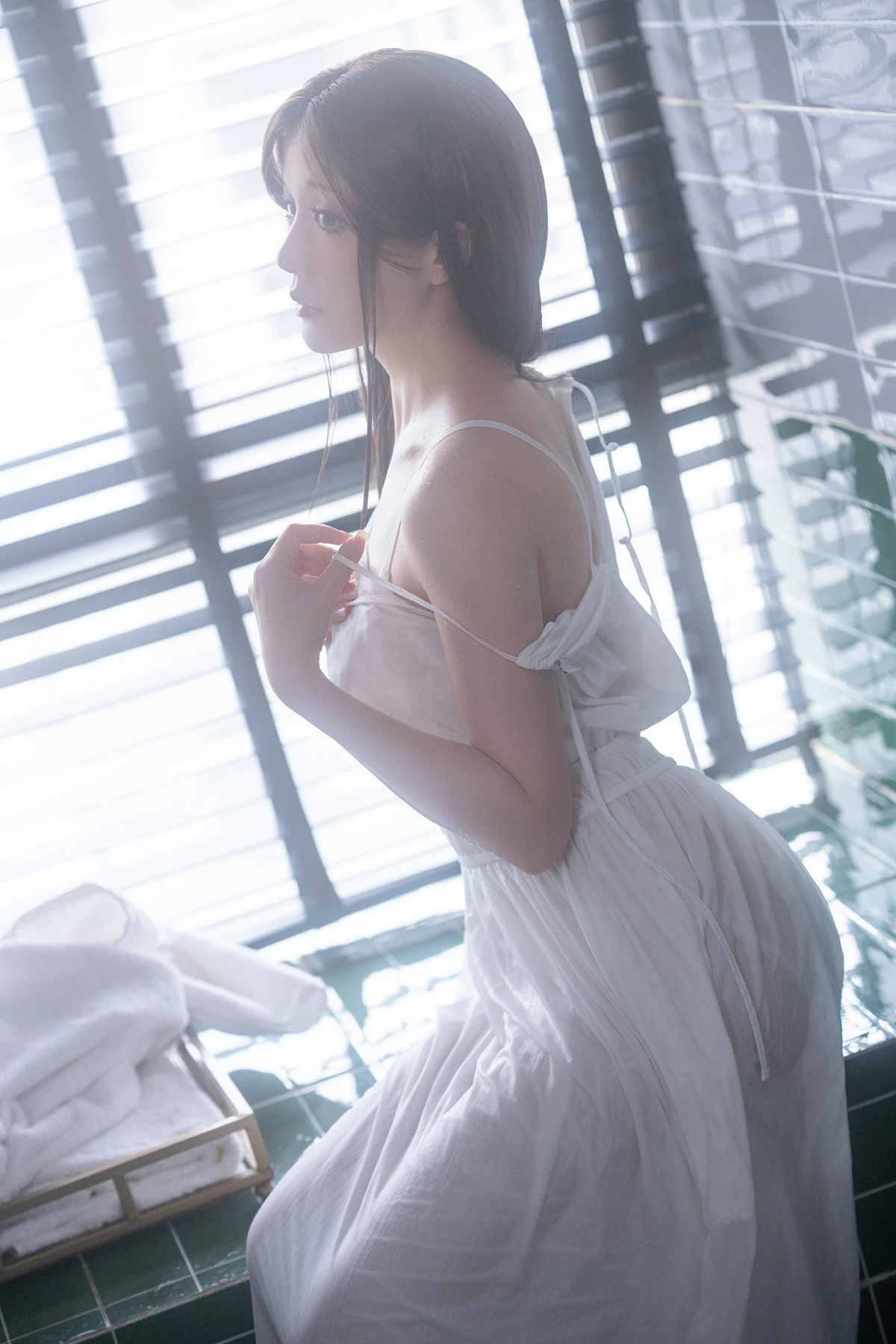 Cosplay 星之迟迟Hoshilily – 雨天的奇妙偶遇