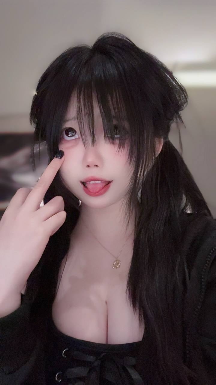 抖音微胖的小网红女大学生，私下里给榜一大哥私人定制的福利，被榜一大哥流出