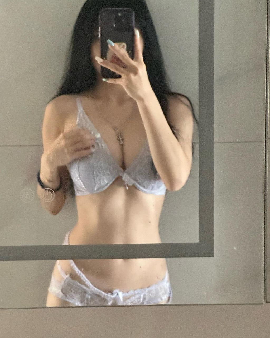 抖音极品颜值福利姬【宝贝77】大尺度私密照自拍