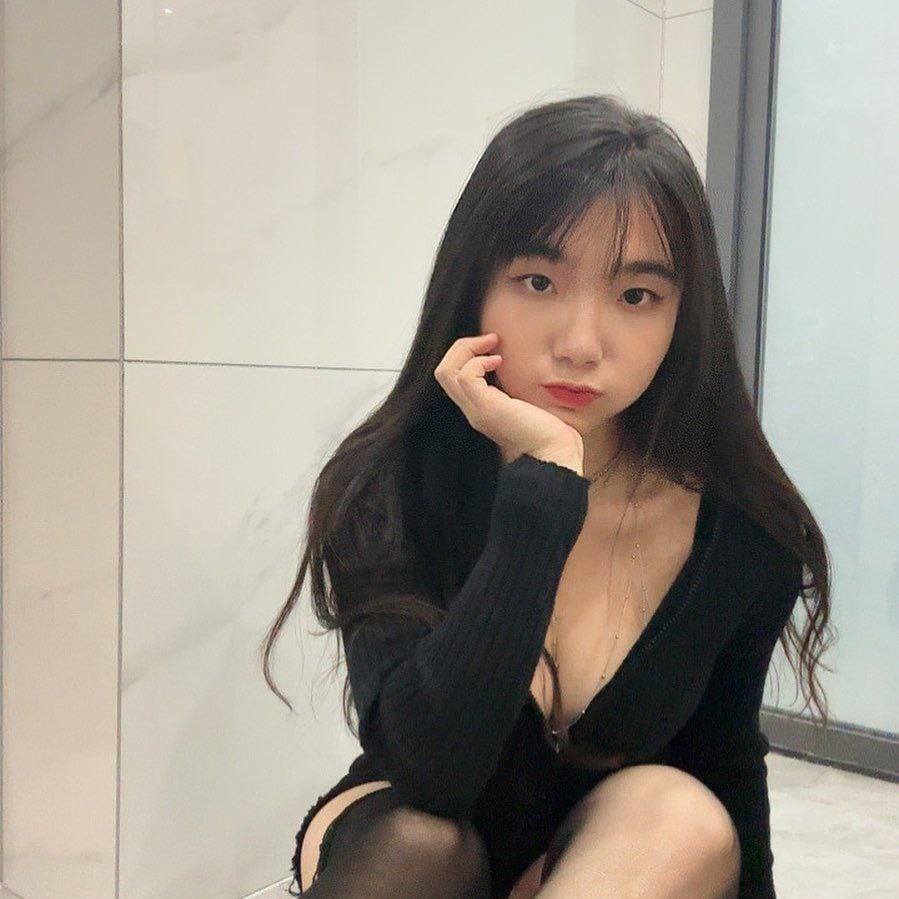 抖音极品颜值福利姬【宝贝77】大尺度私密照自拍