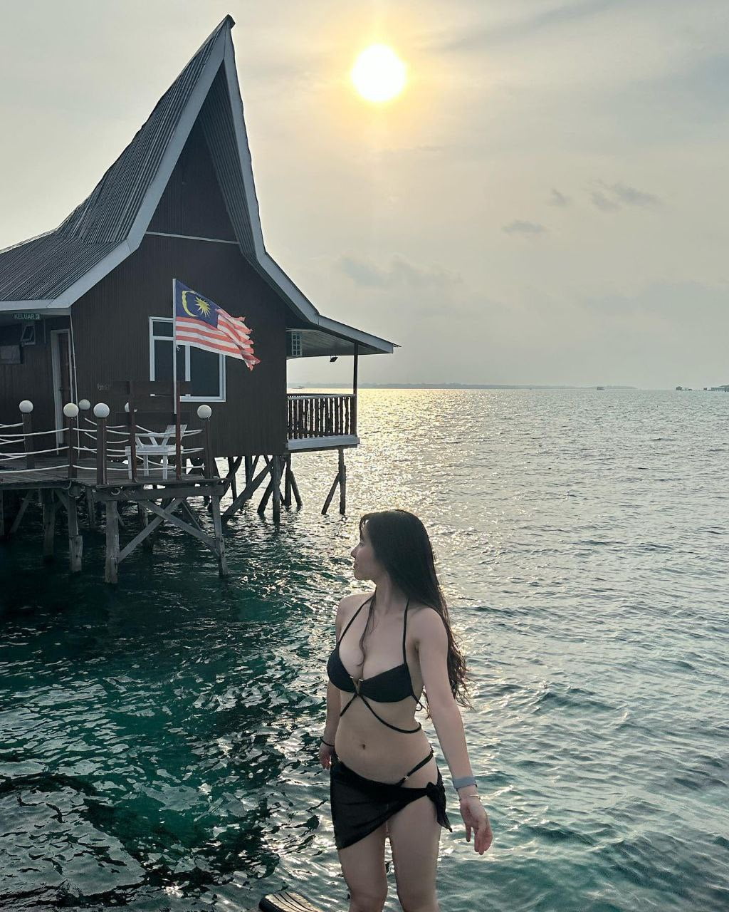 抖音极品颜值福利姬【宝贝77】大尺度私密照自拍