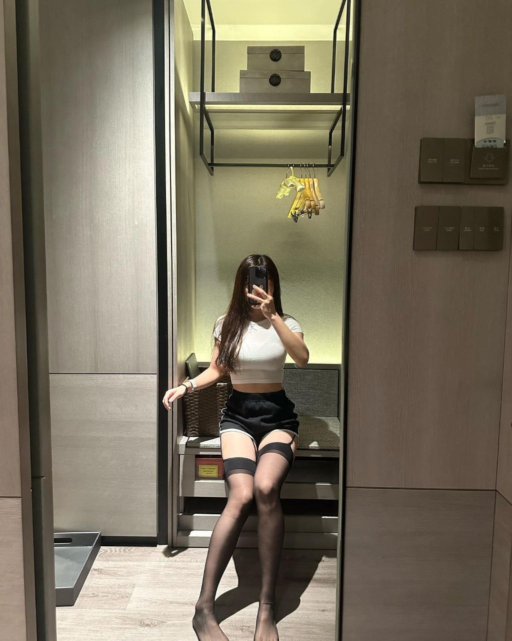 抖音极品颜值福利姬【宝贝77】大尺度私密照自拍