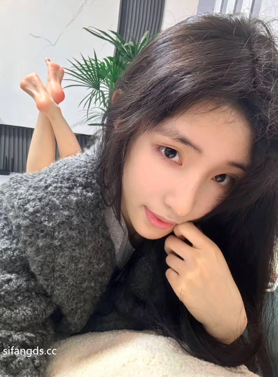 极品泄密流出抖音12万粉丝网红在校美女大学生【张人o】自慰性爱不雅自拍视频