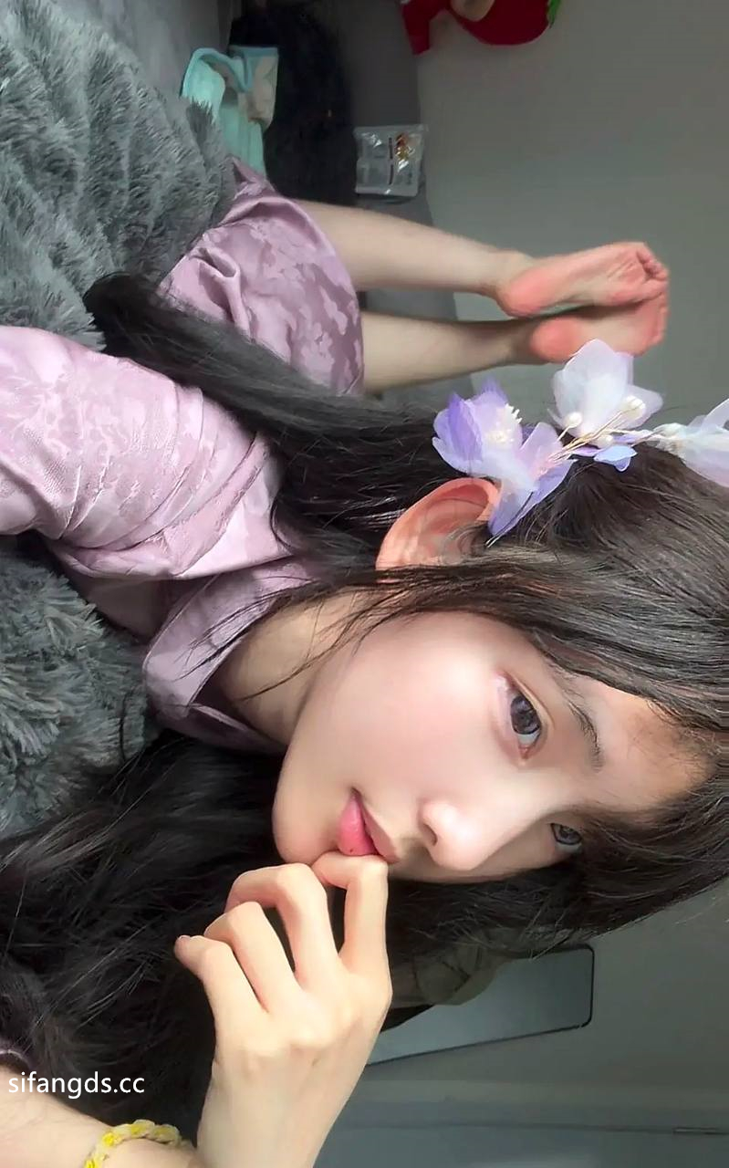 极品泄密流出抖音12万粉丝网红在校美女大学生【张人o】自慰性爱不雅自拍视频