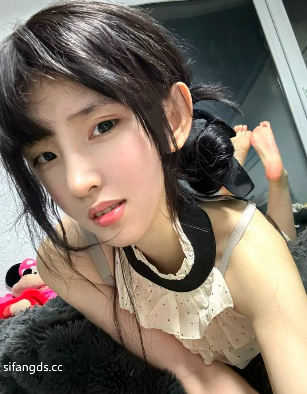 极品泄密流出抖音12万粉丝网红在校美女大学生【张人o】自慰性爱不雅自拍视频