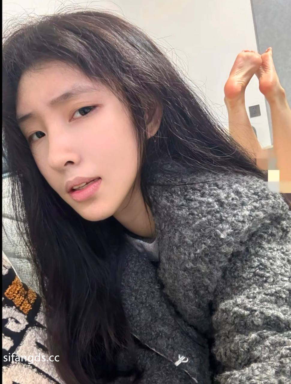 极品泄密流出抖音12万粉丝网红在校美女大学生【张人o】自慰性爱不雅自拍视频