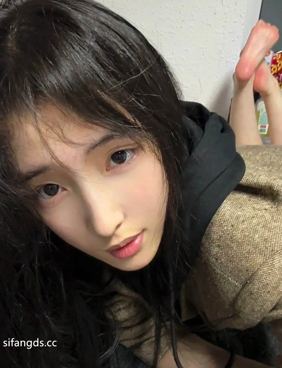 极品泄密流出抖音12万粉丝网红在校美女大学生【张人o】自慰性爱不雅自拍视频