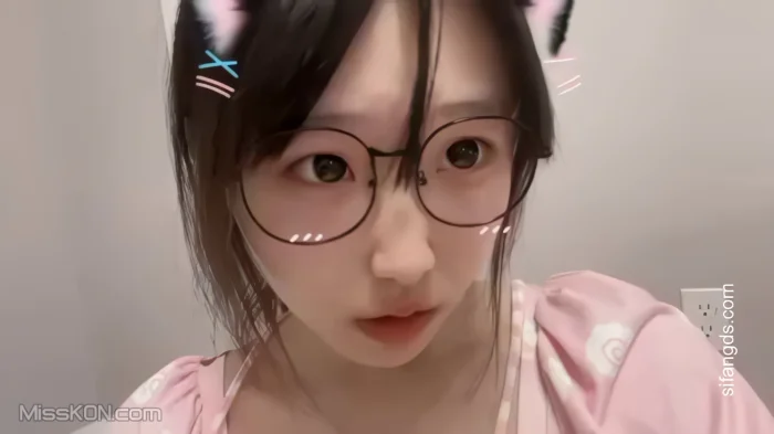 喵萝_ 定制 极品眼镜萝莉妹