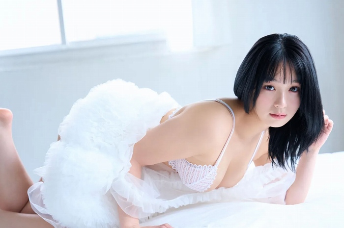 髙野真央 Gカップボインの水着グラビア画像！