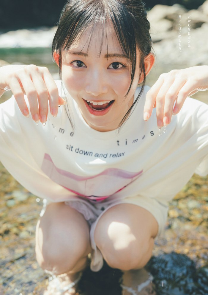 青山なぎさ 激かわな生脚＆タンクトップ画像！