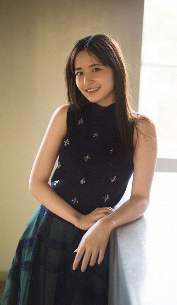 金川紗耶 美脚でスタイルが凄いグラビア画像！