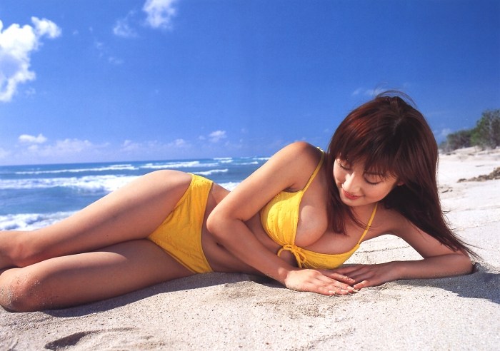 熊田曜子 グラマラスな水着グラビア画像他！