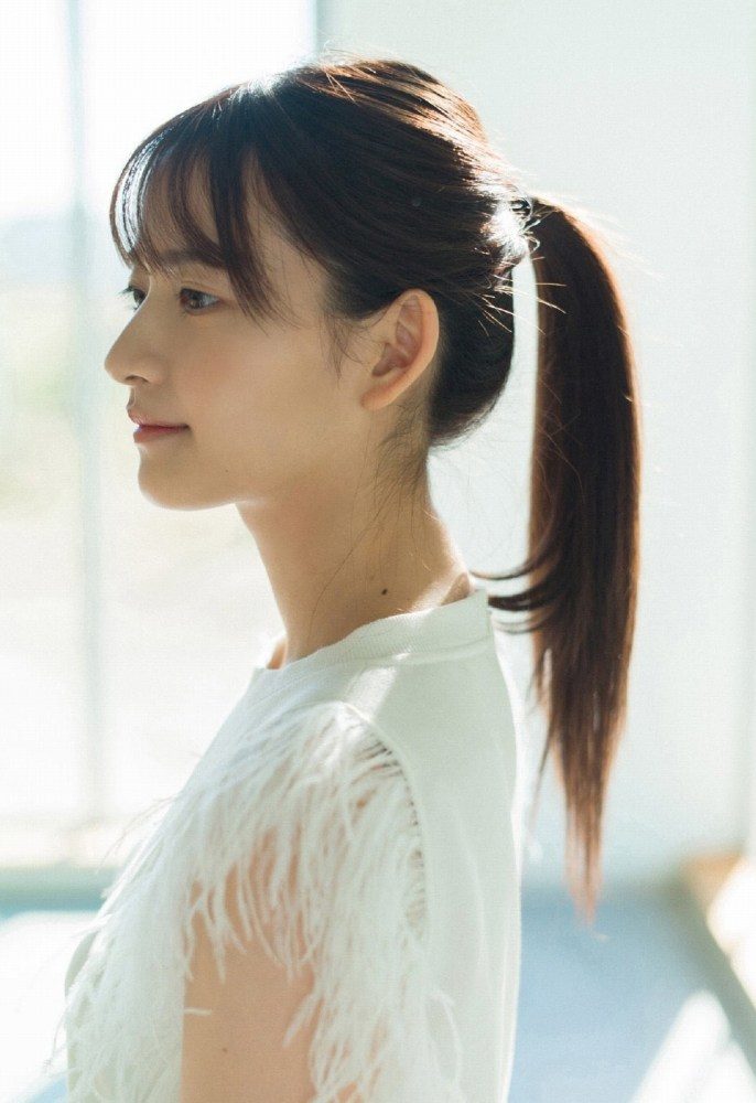 金川紗耶 美脚でスタイルが凄いグラビア画像！