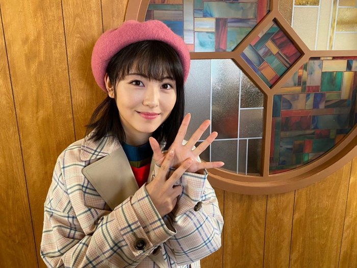 浜辺美波 鬼かわな水着＆浴衣グラビア画像！