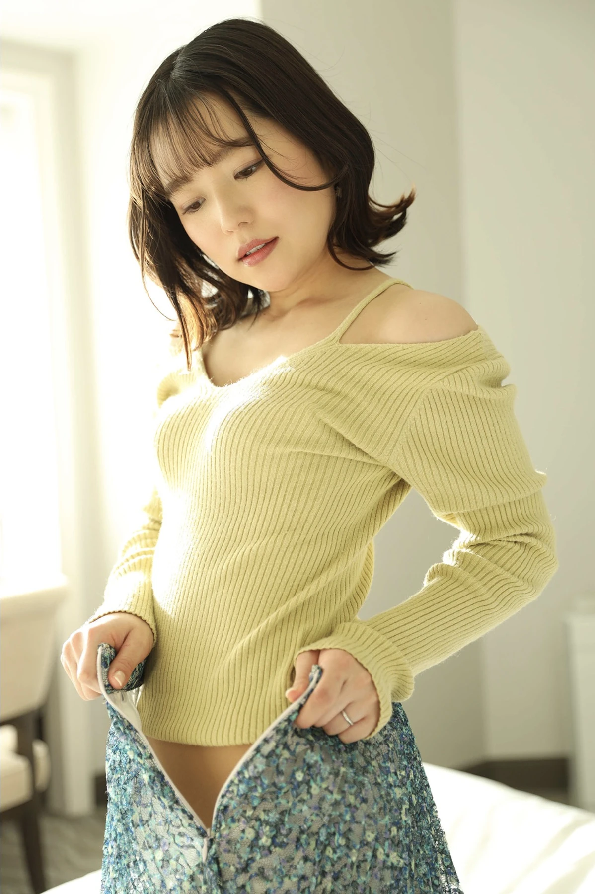 Chiharu Miyazawa 宮沢ちはる, 写真集 小柄で童顔の雰囲気溢れる人妻 Set.01