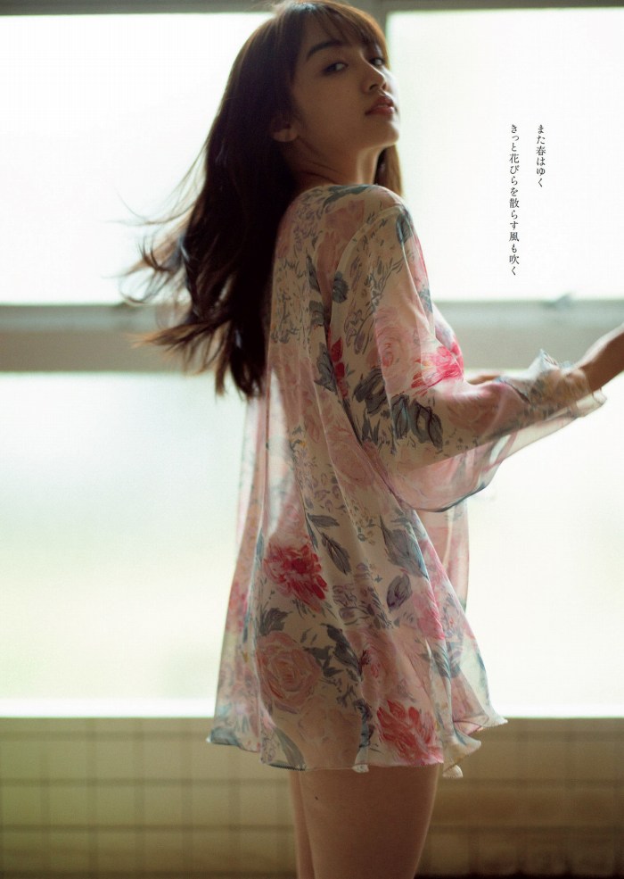 黒木ひかり むっちりバストの水着グラビア画像！