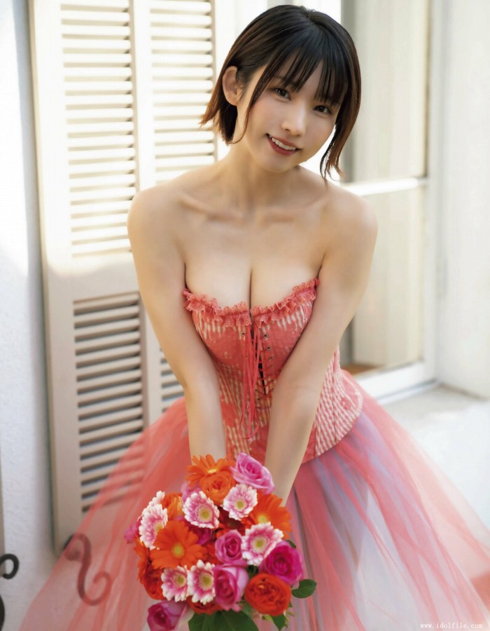 えなこ 過去のグラビア画像