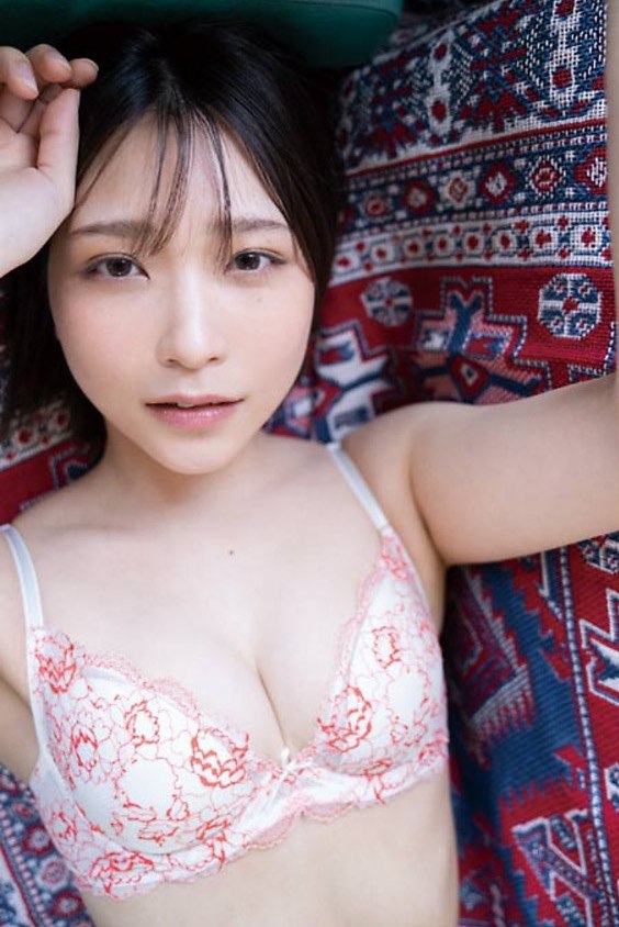 あまつまりな 脱ぎすぎ水着＆下着グラビア画像！