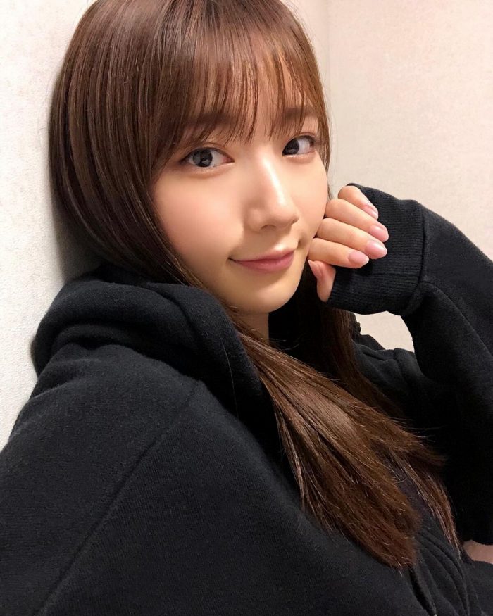 青山なぎさ 激かわな生脚＆タンクトップ画像！