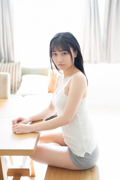 鈴木優香 ちょっと脱ぎすぎ水着グラビア画像！