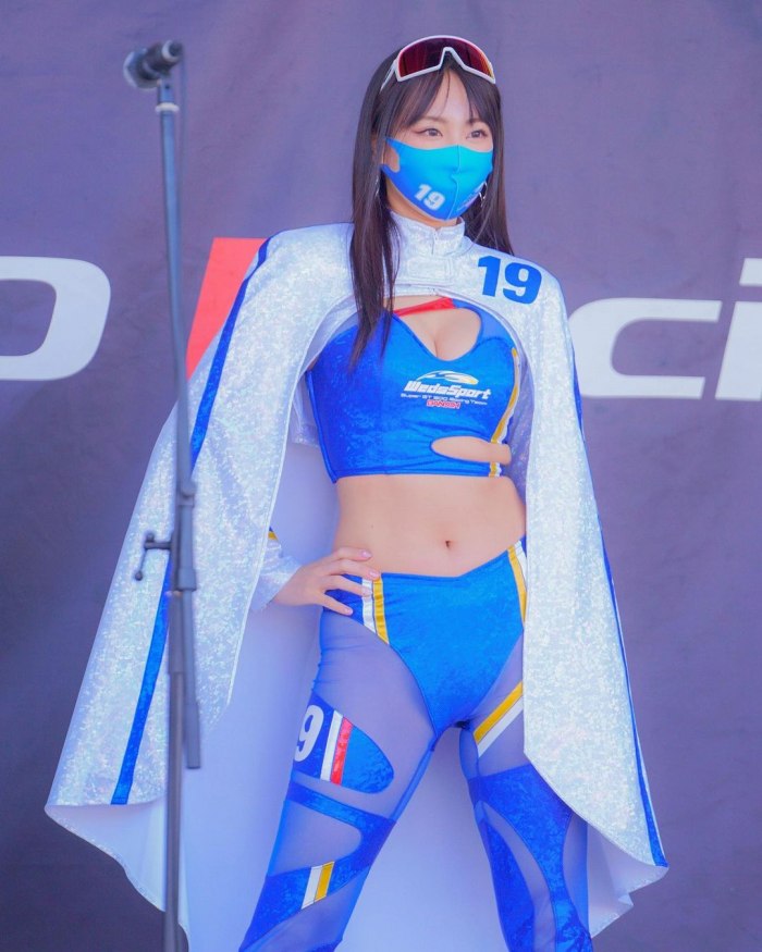 霧島聖子 Dカップお姉さんの水着グラビア画像！