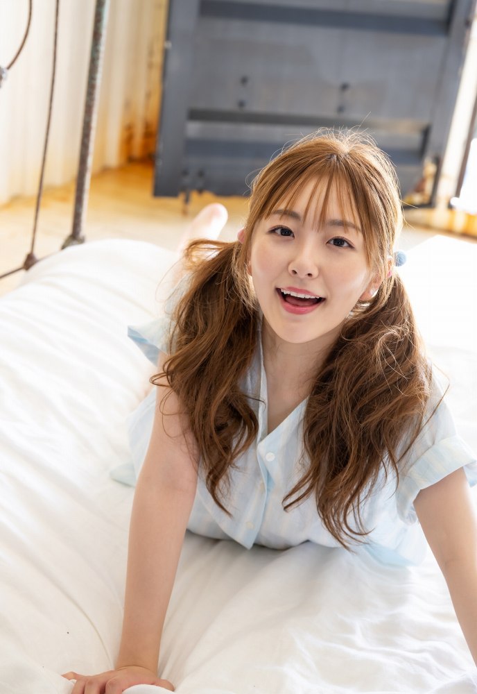 青空ひかり 笑顔がかわいい純朴ヌード画像！