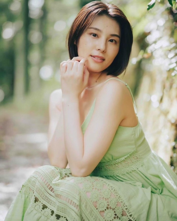 相楽伊織 けっこうボインな水着グラビア画像！