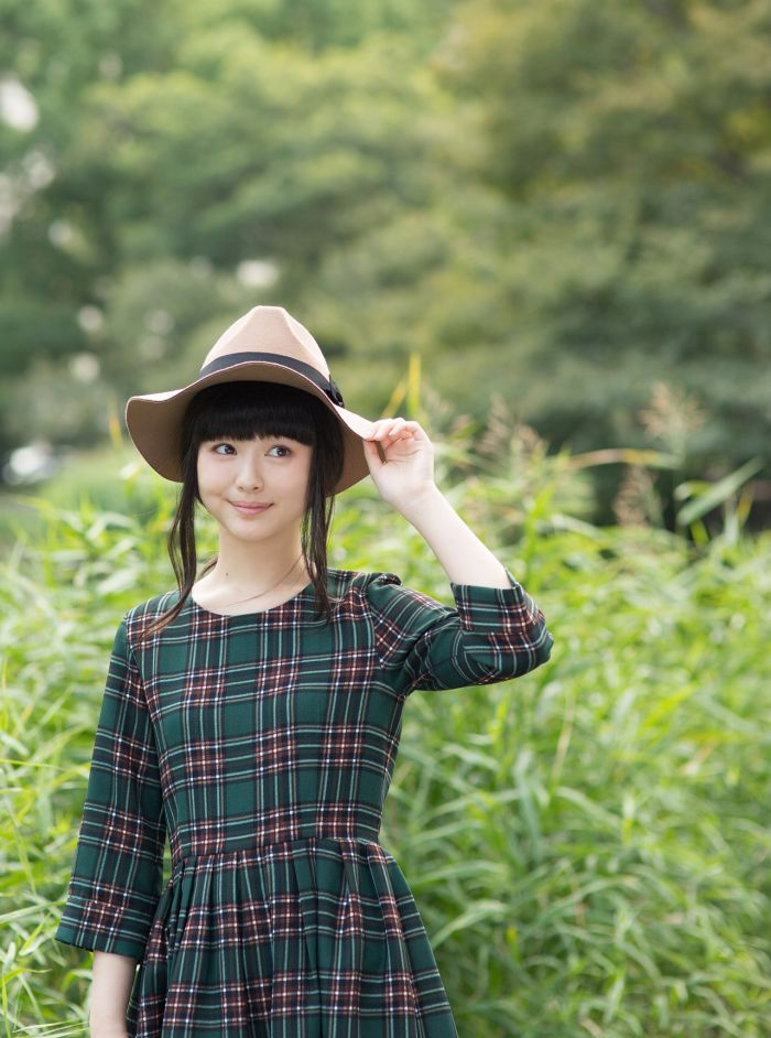 浜辺美波 鬼かわな水着＆浴衣グラビア画像！