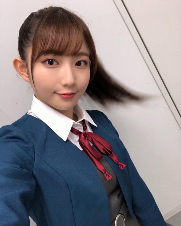 青山なぎさ 激かわな生脚＆タンクトップ画像！