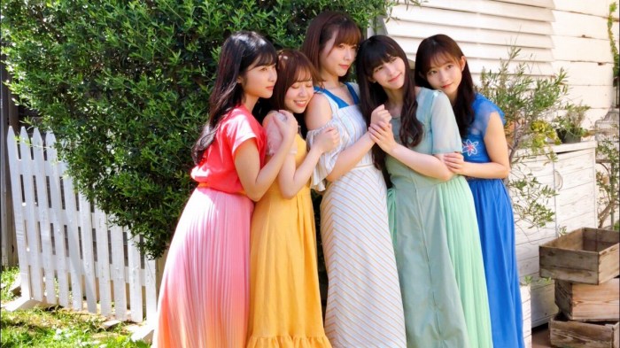 青山なぎさ 激かわな生脚＆タンクトップ画像！