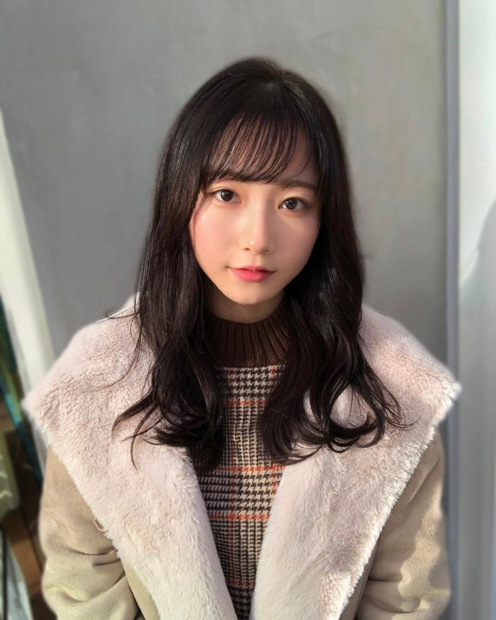 青山なぎさ 激かわな生脚＆タンクトップ画像！