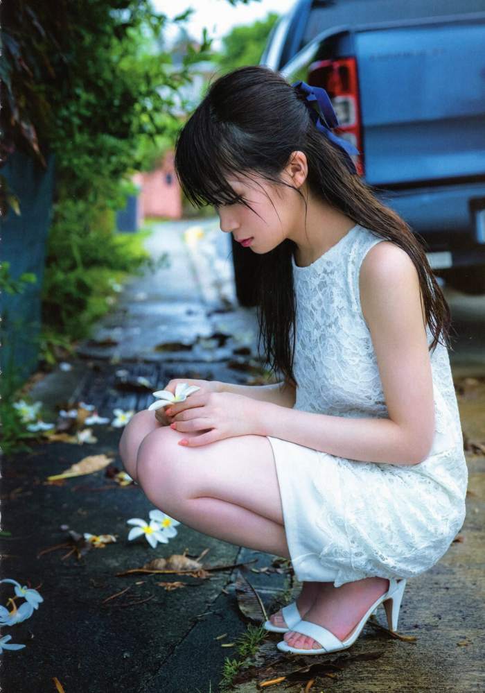 秋元真夏 激かわな水着・ランジェリー画像！