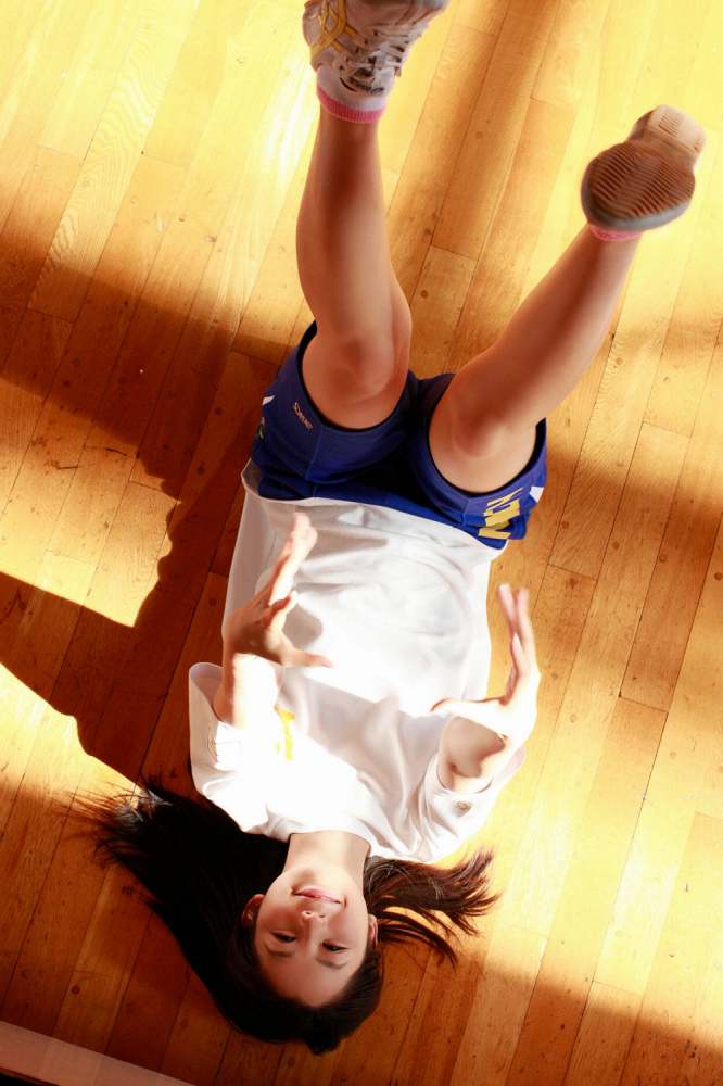 小池里奈 美尻でキュートな水着グラビア画像！