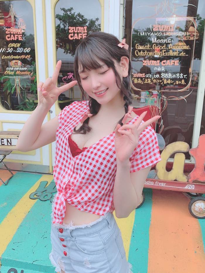 あまつまりな 脱ぎすぎ水着＆下着グラビア画像！