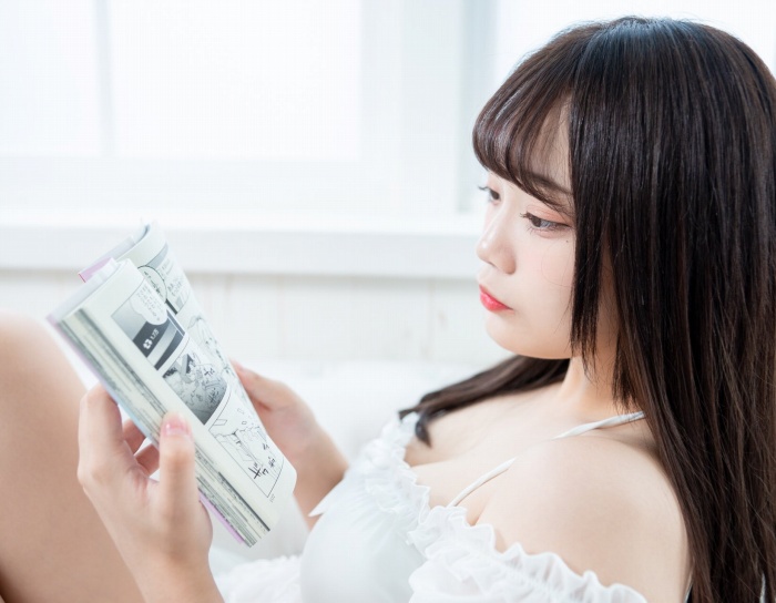 青戸しの Fカップボインな水着グラビア画像！