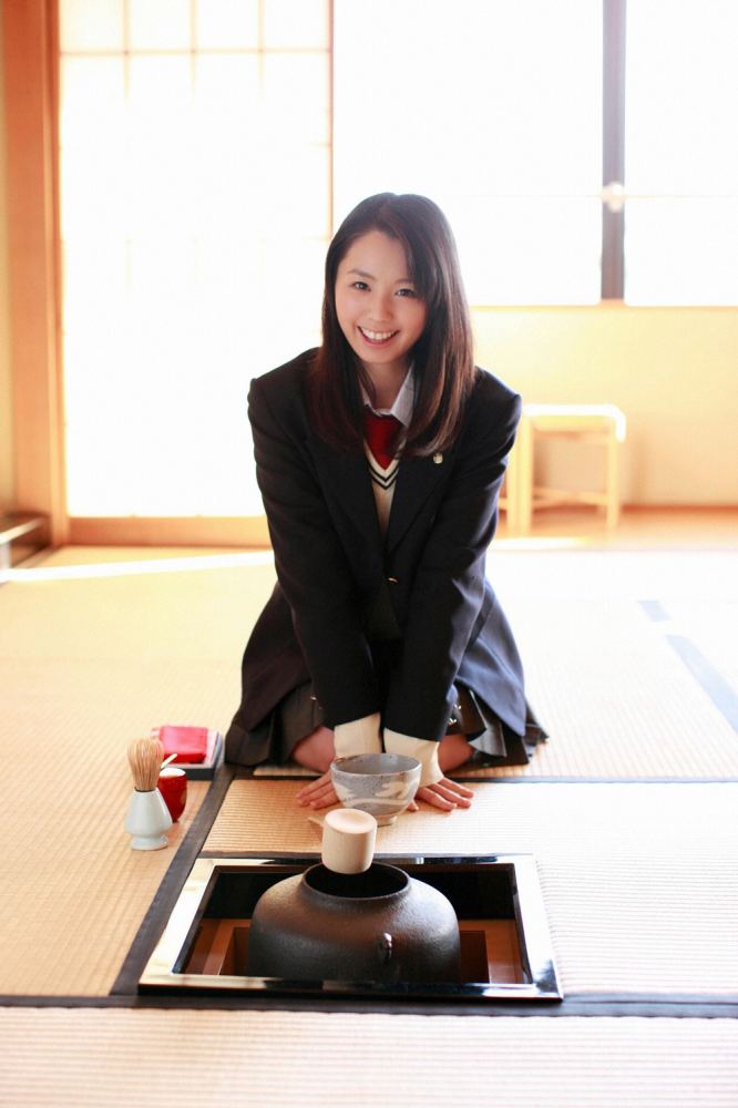 小池里奈 美尻でキュートな水着グラビア画像！