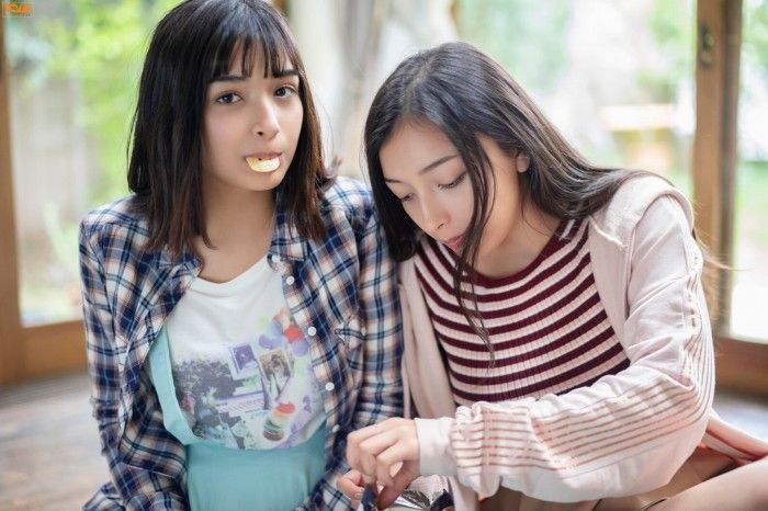エリマリ ハーフ姉妹の水着グラビア画像！！