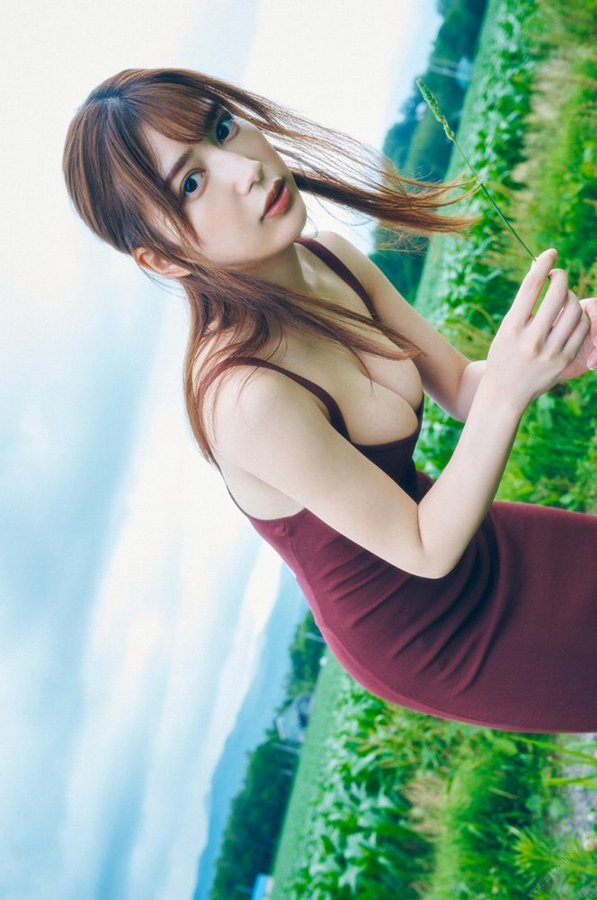 雪平莉左 グラマラス美女の水着グラビア画像！