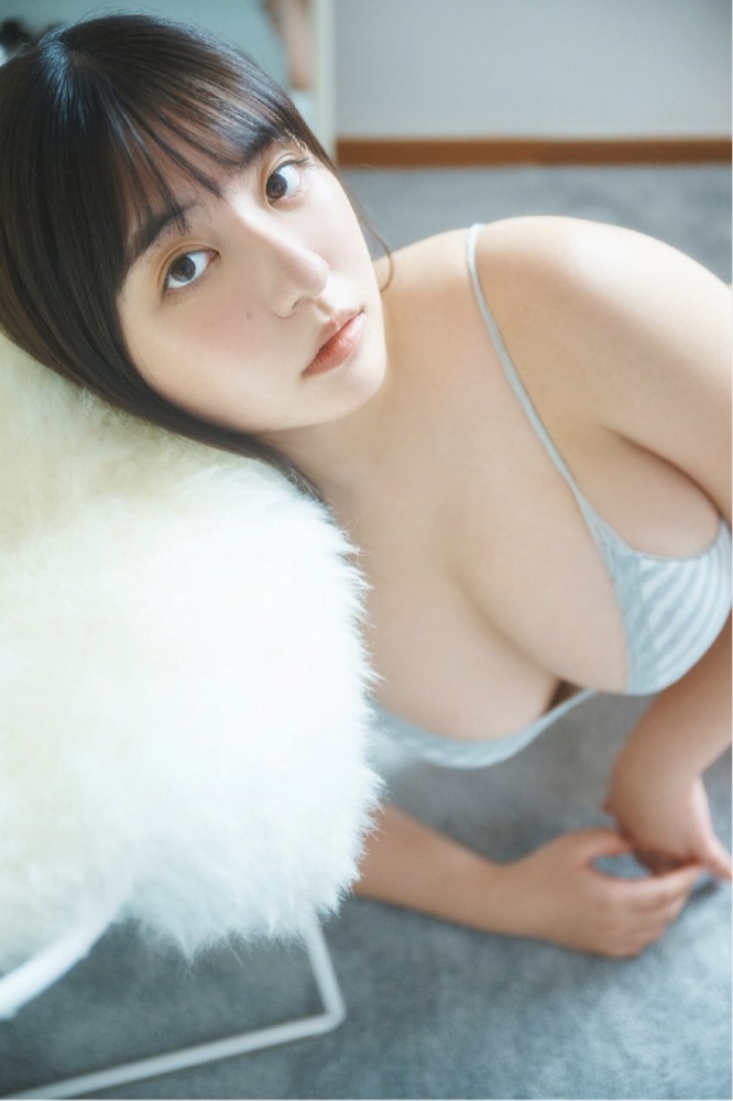 麻倉瑞季 おっぱいが大きい水着グラビア画像！