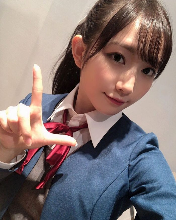 青山なぎさ 激かわな生脚＆タンクトップ画像！