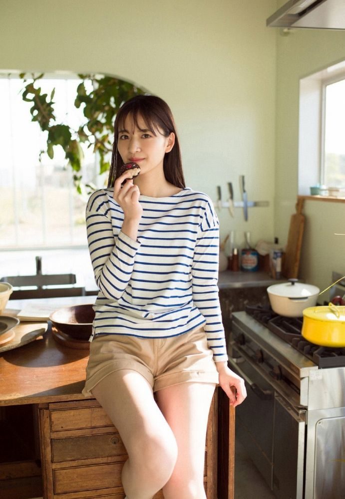 金川紗耶 美脚でスタイルが凄いグラビア画像！